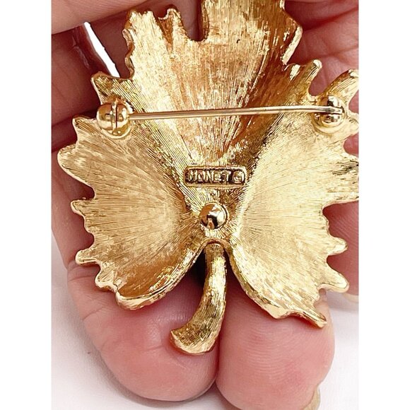 Vintage Monet Gold Tone Flower Leaf Brooch – Textured Dimensional Floral Pin - Picture 6 of 9